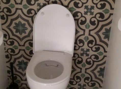 Cementtegels in toilet serie agadir 01
