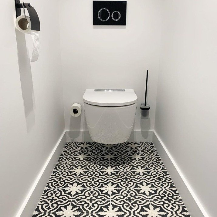 Portugese tegels toilet zwart en wit