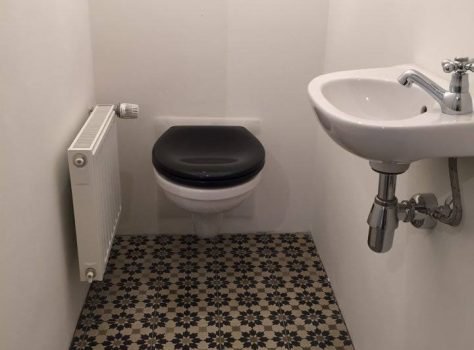 cementtegels in toilet