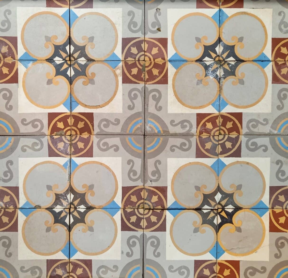 oude tegels met patroon