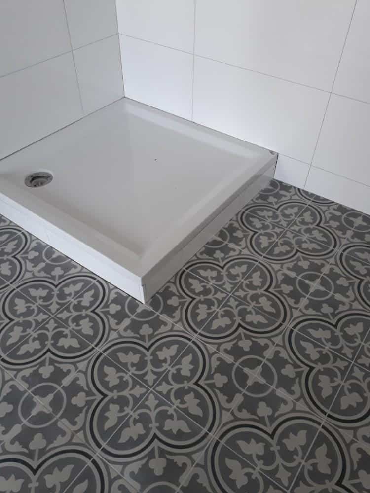 Goede Portugese tegel in badkamer: serie FLOWERZ ZERO 02Floorz FY-31