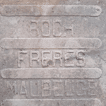 Stempel onderkant antieke tegel van fabrikant Boch Freres