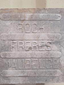 Stempel onderkant antieke tegel van fabrikant Boch Freres