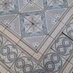 antieke vloertegels met bij