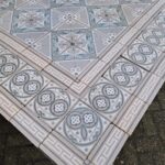 grijze antieke tegels