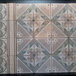 antieke vloer van Societe Anonyme Ceramiques Moderne, Rebaix, Belgique (R) Henegouwen