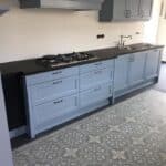 Portugese tegel FLORENCE FLOWER 02 in keukenopstelling